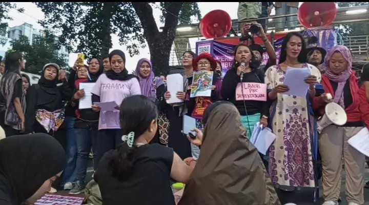Aliansi Perempuan Indonesia Gelar Aksi Protes Gugat Kebijakan Pemerintahan Prabowo-Gibran