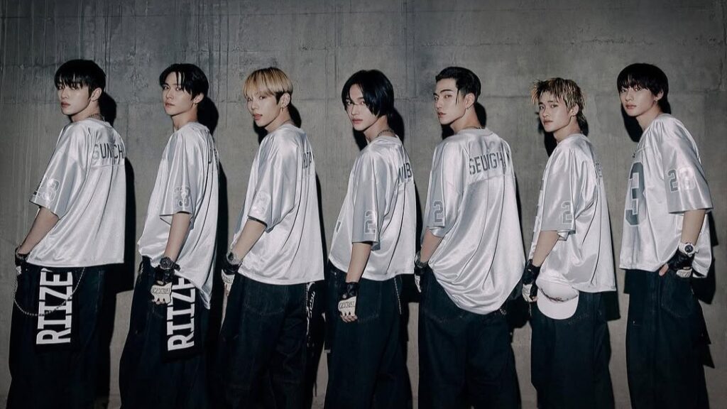 Riize Tampil kompak berseragam pada comeback Talk Saxy