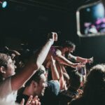 Ilustrasi moshing (pexels/Jonathan Cooper)