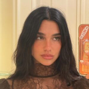 Polka Dot Nails Dua Lipa. Foto/Instagram: @dualipa