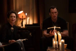 Vera Farmiga sebagai Lorraine dan Patrick Wilson sebagai Ed Warren dalam film The Conjuring: The Devil Made Me Do It.