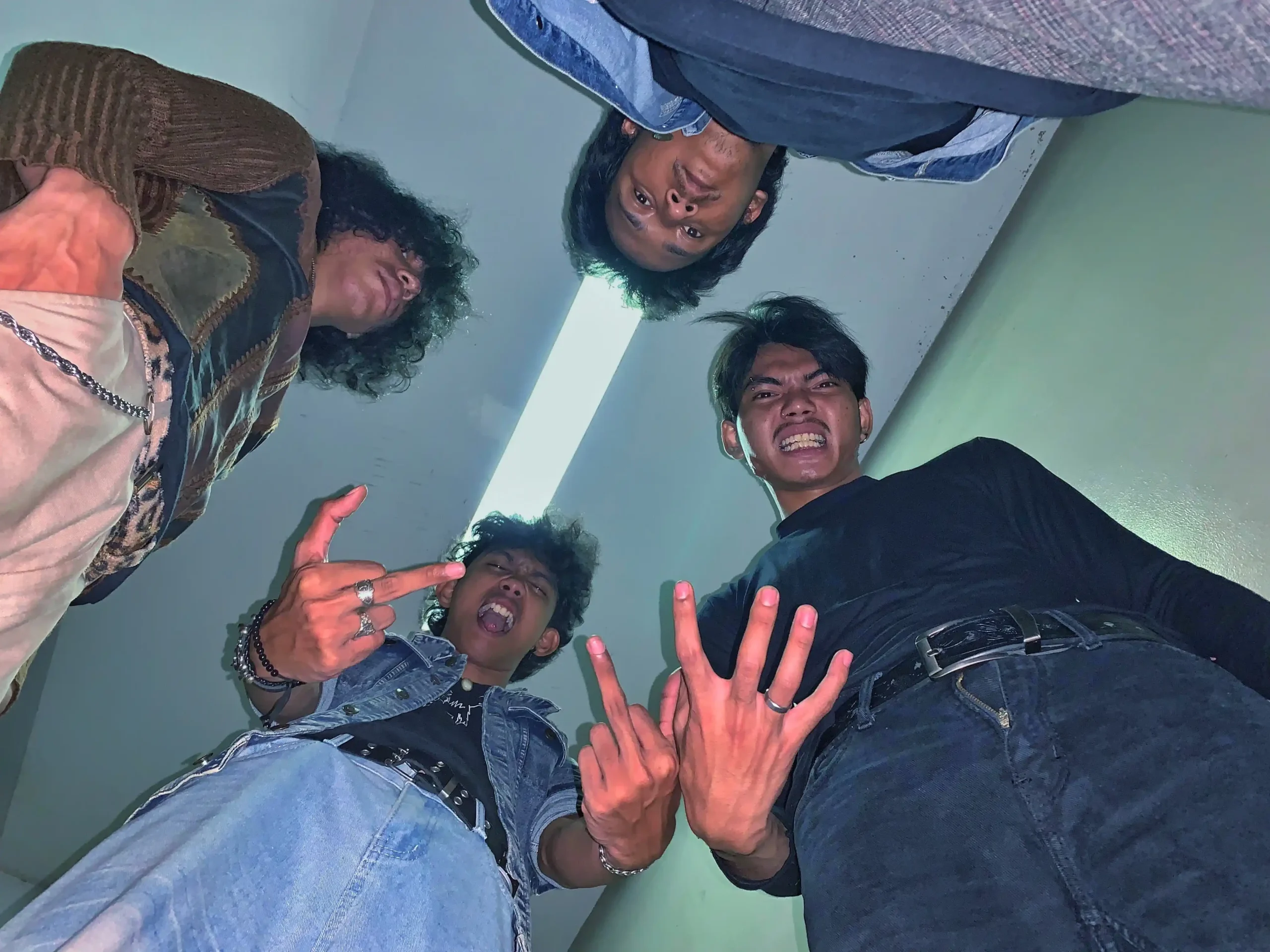 Potret personel band The Rubber.