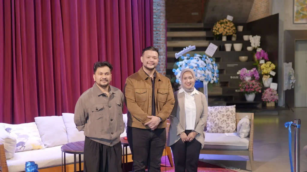 dr. Tompi, dr. Yuliardy, dan dr. Arti dalam acara pembukaan klinik Indonesia Vein Center.