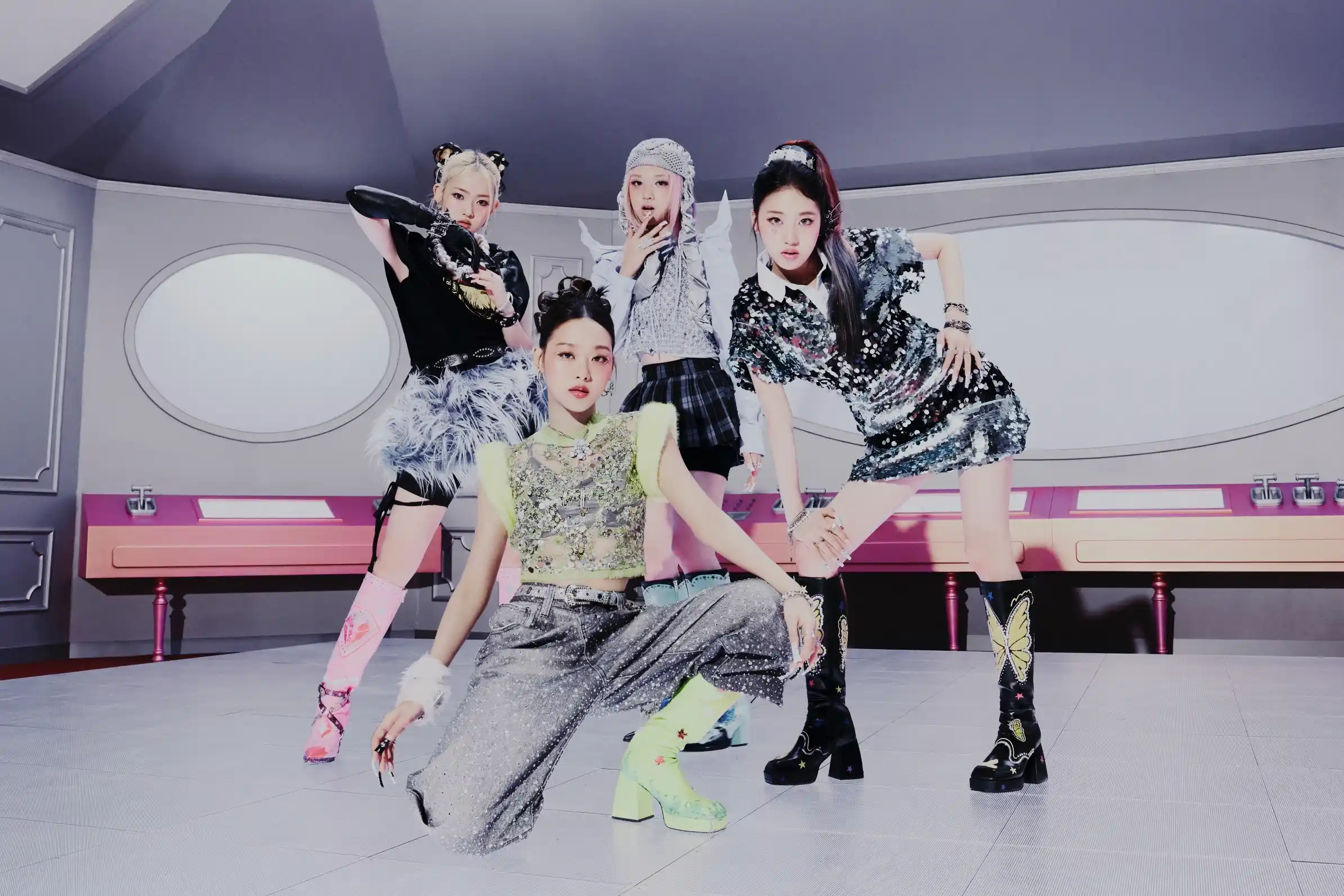 Potret VVUP dalam perilisan single “Super Model”.