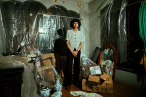 Potret eńau saat melakukan photoshot untuk single "Sesi Potret".