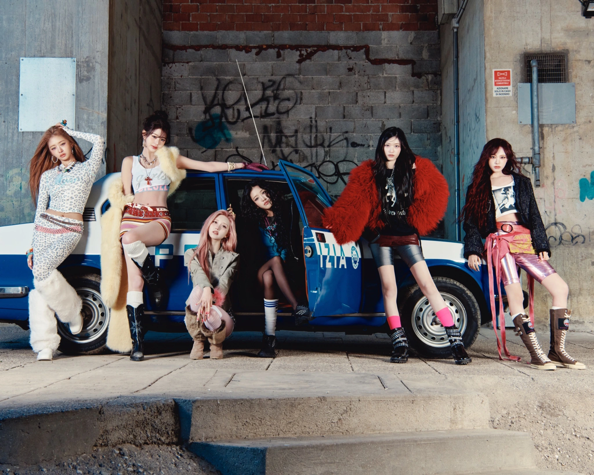 Potret girl group IVE.