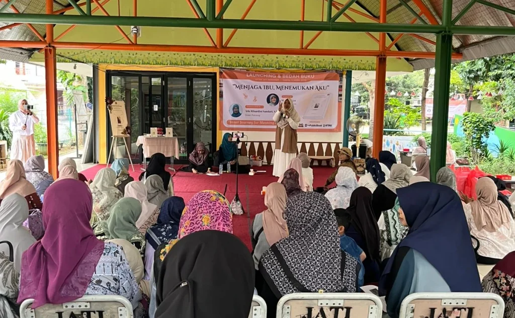 Potret acara peluncuran dan bedah buku "Menjaga Ibu, Menemukan Aku".