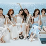 Potret grup BABYMONSTER dalam perilisan video musik “I Like It”.
