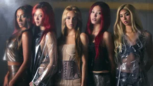 Potret grup KATSEYE dalam perilisan single “Hootie Fruitti”.