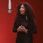 Chaka Khan kembali melantunkan Lagu Through the fire